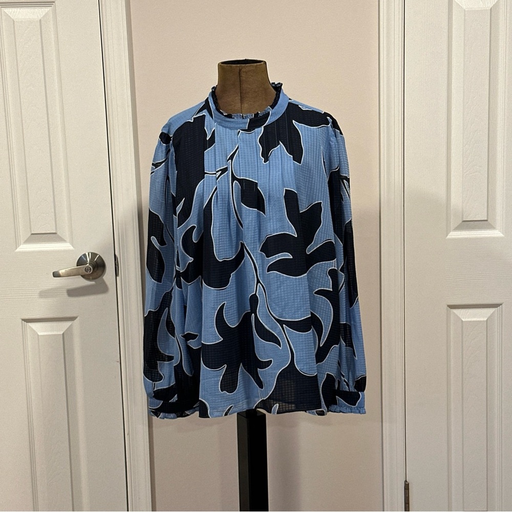 New with tag Ann Taylor Women’s Top Size XXL